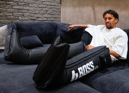 Marquinhos, el capitán del PSG, con las botas de la firma argentina Boss