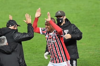 Marquinhos festeja el segundo gol durante el partido de Copa Libertadores que disputan Racing Club y San Pablo