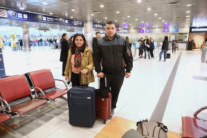 Marta (50) y Horacio (42), pasajeros a Ghana