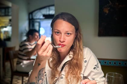 Marta comenzó a cocinar para no dejar de ver a sus amigos.