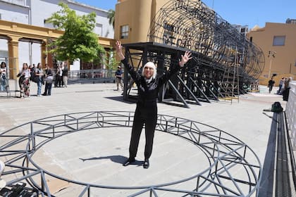 Marta Minujín armará una torre de fideos en el Recoleta