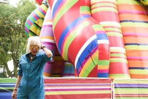 Un inflable multicolor en el corazón del espectáculo de Nueva York