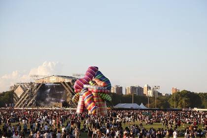 Marta Minujín presentó sus esculturas inflables en Lollapalooza en 2019 y 2022