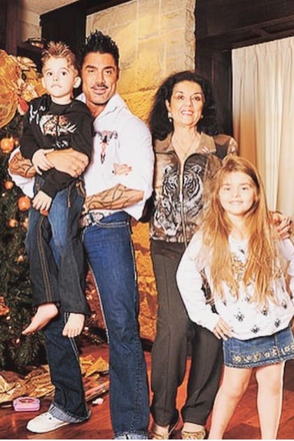 Marta y Felipe con Ricardo y la abuela Marta, de quien ella heredó el nombre (Felipe se llama como su bisabuelo, Felipe, fundador de Felfort, la compañía familiar).