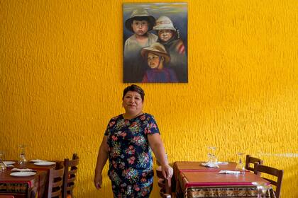 Martha Ríos al frente de su restaurante, Primavera Trujillana