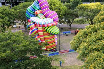 Vista aérea de la escultura inflable que en 2017 se instaló en la plaza vecina al Malba; la obra que lleve al festival de música será similar en su propuesta y concepto