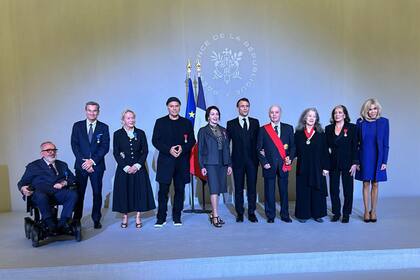 Martha Argerich y Daniel Barenboim entre los condecorados por el presidente de Francia, Emmanuel Macron
