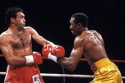 "Martillo" Roldán y Tommy Hearns, cara a cara en 1987