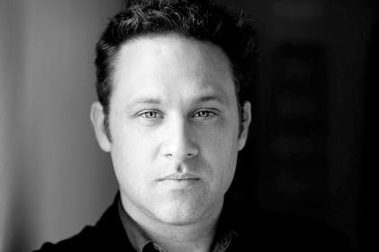 Martín Sivak es periodista y escritor