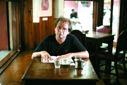 Martín Kohan, escéptico, igual enseña en la carrera