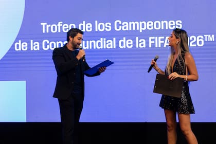 Martín Altberg y Sol Rivas en la conducción del evento donde Macro y Visa presentaron la Copa.