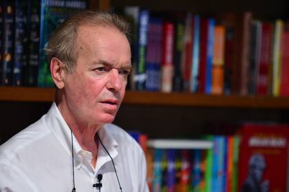 Martin Amis fue “una llave que abrió un enorme espacio de estar en la incomodidad del mismo espacio con el perpetrador”, señaló el cineasta The zone of interest en la conferencia de prensa sobre la adaptación libre que hizo de la novela homónima