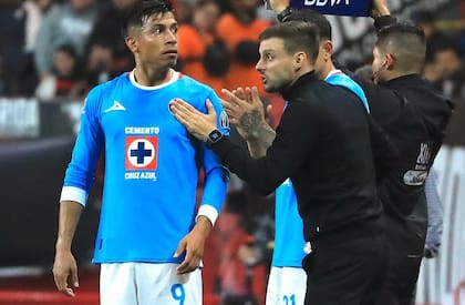 Martín Anselmi dando indicaciones como DT de Cruz Azul, hizo una gran campaña pero no pudo ser campeón