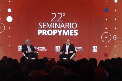 Martin Berardi (Ternium) y Andrés Borenstein (Econviews), en el seminario ProPymes.