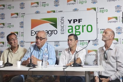 Martín Biscaisaque (Argentrigo), Rodolfo Rossi (Acsoja), Juan Salas (Asagir) y Víctor Accastello (Maizar) en Expoagro 2024