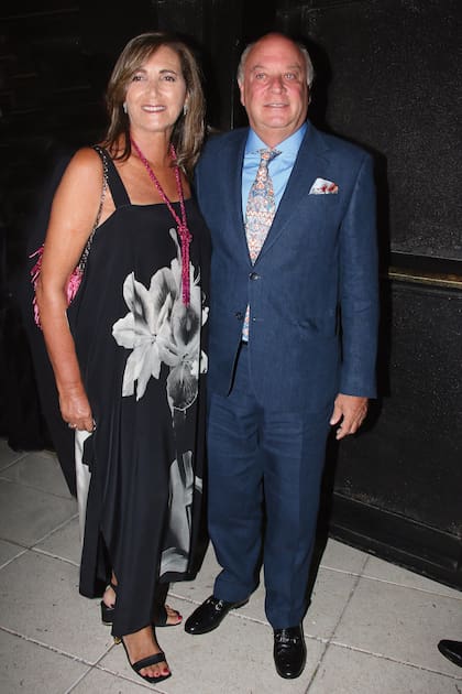 Martín Cabrales, íntimo de la familia, junto a Dora Sánchez