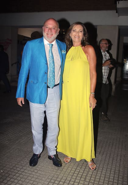 Martín Cabrales posó sonriente con su pareja, Dora Sánchez. Como es muy amigo de Chiquita, el empresario cafetero la acompañó en la mesa principal.