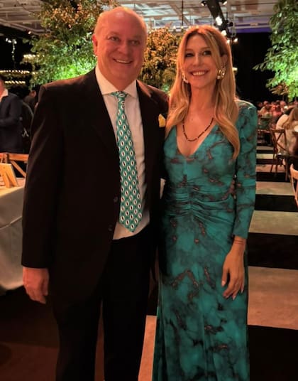 Martín Cabrales y Amalia Amoedo en la boda de Horacio Rodríguez Larreta y Milagros Maylin