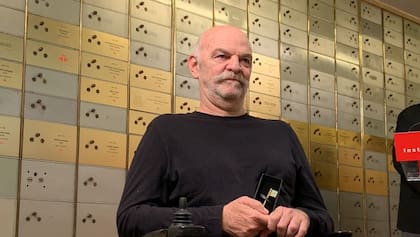 Martín Caparrós tiene ELA