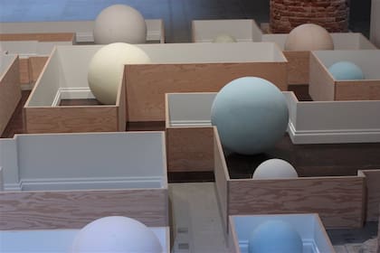 Martín Cordiano. Lugares comunes, una instalación transitable por el público, integra Viva Arte Viva