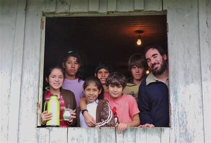 Martín Cornell, es director, docente plurigrado y portero