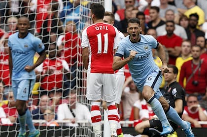 Martín Demichelis celebra un gol de Manchester City ante Arsenal, en 2014