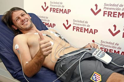 Martín Demichelis en la revisión médica para llegar al Atlético Madrid, 2013