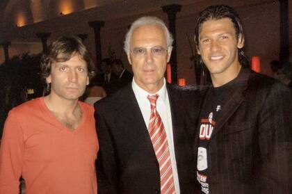 Martín Demichelis junto a Adrián De Vicente, su amigo -ya fallecido-, y Franz Beckenbauer