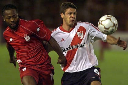 Martín Demichelis jugando la Copa Libertadores de 2003, ante América de Cali