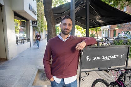 Martín es dueño de la cafetería Dalchemist, ubicada en la calle Báez 260, en el barrio de Las Cañitas.