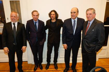 Martín Etchevers, Miguel Pichetto, Agustino Fontevecchia, Guillermo Francos y José Claudio Escribano