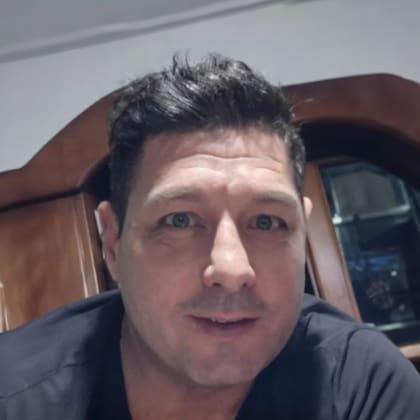 Martín Fernández Loza tenía 46 años y era el piloto del avión que se despistó y chocó en el aeropuerto de San Fernando