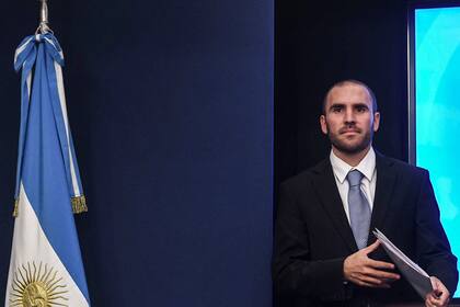 Martín Guzmán es el ministro de Economía y está a cargo de la renegociación de la deuda; “en el FMI ya se inició un diálogo y negociaciones también. Estamos en proceso de diálogo y consultas con bonistas privados", afirmó esta semana en conferencia de prensa.