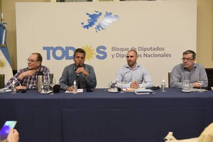Martín Guzmán se reunió con diputados oficialistas horas antes del inicio del debate del proyecto de acuerdo con el FMI