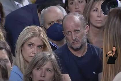 Martín Insaurralde, Verónica Magario y detrás Alejandro Granados, durante el discurso de Kicillof en Merlo.