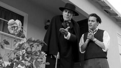 Una imagen del primer encuentro del Drácula de Landau y el Ed Wood de Johnny Depp en la película de Tim Burton 