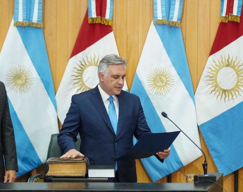 Provincias: Caputo confirmó que se reducen “al mínimo” los giros y los gobernadores ya comenzaron a ajustar