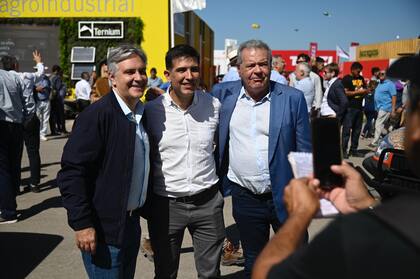 Martín Llaryora, gobernador de Córdoba, junto a Sergio Busso, ministro de BioagroIndustria de Córdoba, a la derecha