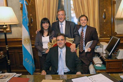 Martín Llaryora junto a Néstor Kirchner, Mónica Gutiérrez y Juan Manuel Cid