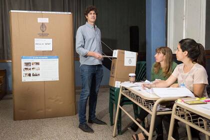 Martín Lousteau emitió su voto en la Ciudad Autónoma de Buenos Aires