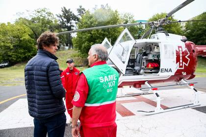 Martín Lousteau y Alberto Crescenti en el centro de operaciones del SAME