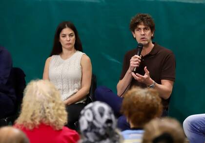 Martín Lousteau y Mariela Coletta, en Villa Ortúzar