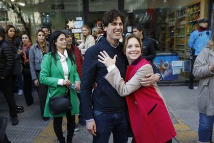 Martín Lousteau y su mujer Carla Peterson en el cierre de campaña