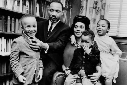 King Jr., su esposa, Coretta Scott, y sus hijos