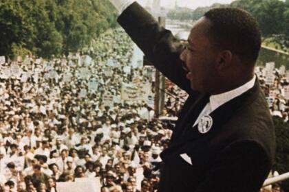 Martin Luther King III y Bernice King cuestionaron el enfoque del gobierno, y recordaron que su padre fue víctima de una campaña sistemática del FBI bajo Hoover para destruir su reputación y el movimiento por los derechos civiles