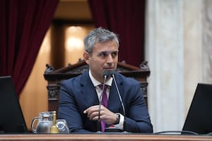 Martín Menem durante la sesión de aceptación de renuncias de una decena de diputados