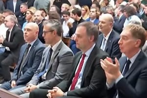 Adorni y Kicillof en la misa en homenaje al papa Francisco