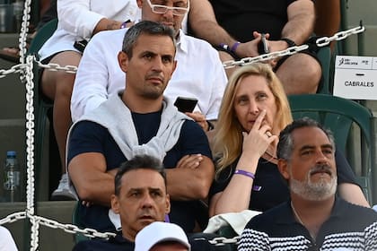Martín Menem y Karina Milei, como espectadores de un partido del tenista español Carlos Alcaraz