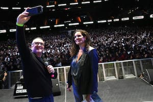 Más de 12.000 jóvenes colmaron el Movistar Arena para escuchar a emprendedores y a María Becerra