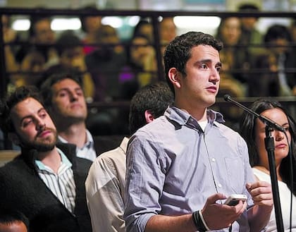 Martín Molina, de 19 años, fue uno de los jóvenes que pudo acceder a hacerle una pregunta a Cristina Kirchner; estudiaba Sociología en Harvard